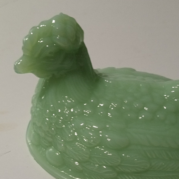 Vintage-Style Jade Green Hen Dish - Picture 9 of 9